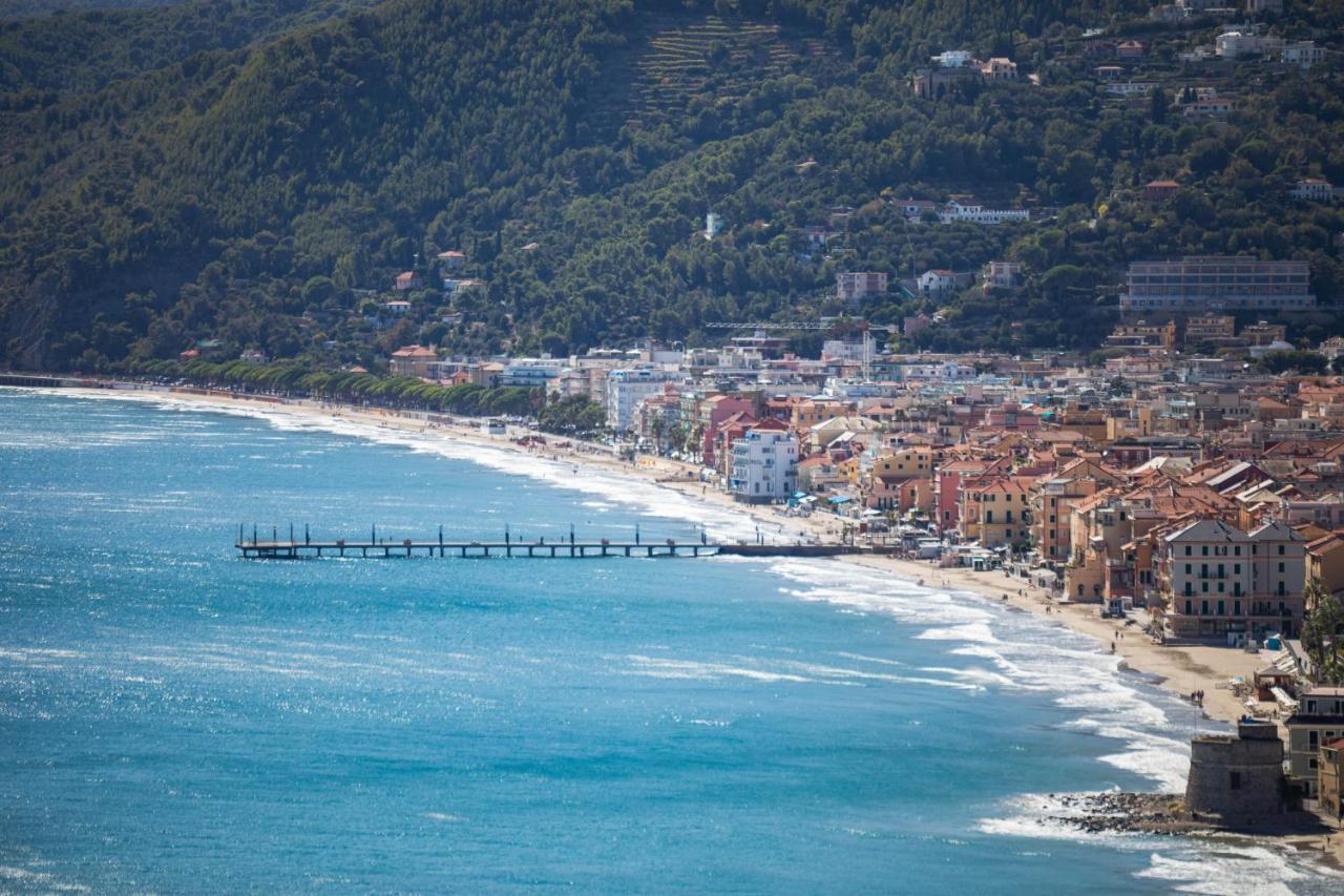 La Sterlizia Di Santa Croce Alassio
